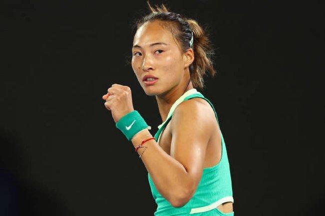 郑钦文全场仅丢3局横扫多丁强势晋级下一轮  八强